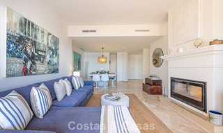 Amplio apartamento de 3 dormitorios con vistas panorámicas al mar en venta en un complejo de playa al este del centro de Marbella 774695 