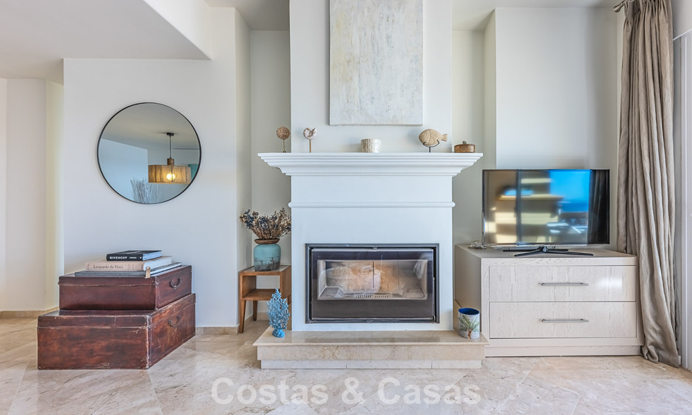 Amplio apartamento de 3 dormitorios con vistas panorámicas al mar en venta en un complejo de playa al este del centro de Marbella 774696