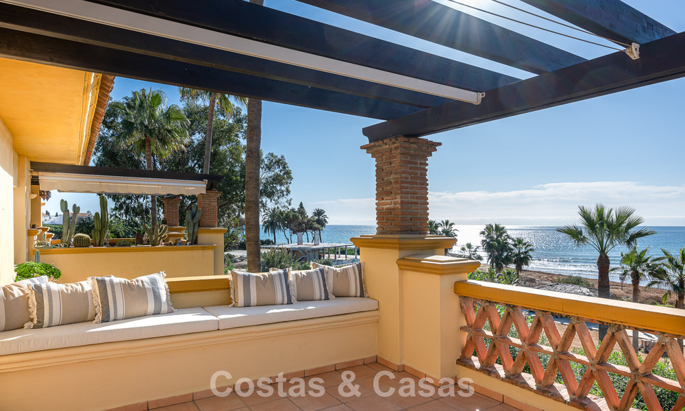 Amplio apartamento de 3 dormitorios con vistas panorámicas al mar en venta en un complejo de playa al este del centro de Marbella 774702