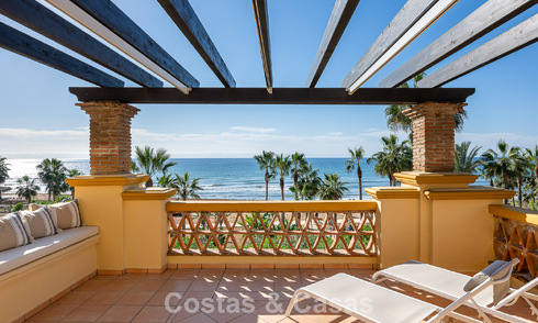 Amplio apartamento de 3 dormitorios con vistas panorámicas al mar en venta en un complejo de playa al este del centro de Marbella 774703