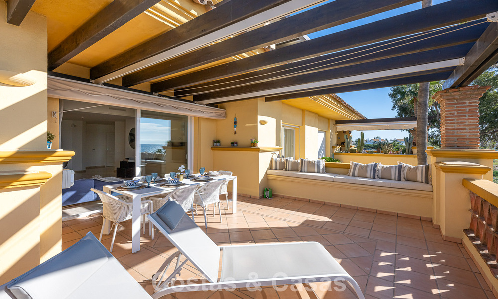 Amplio apartamento de 3 dormitorios con vistas panorámicas al mar en venta en un complejo de playa al este del centro de Marbella 774705
