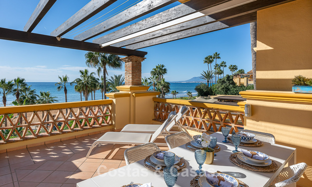 Amplio apartamento de 3 dormitorios con vistas panorámicas al mar en venta en un complejo de playa al este del centro de Marbella 774706