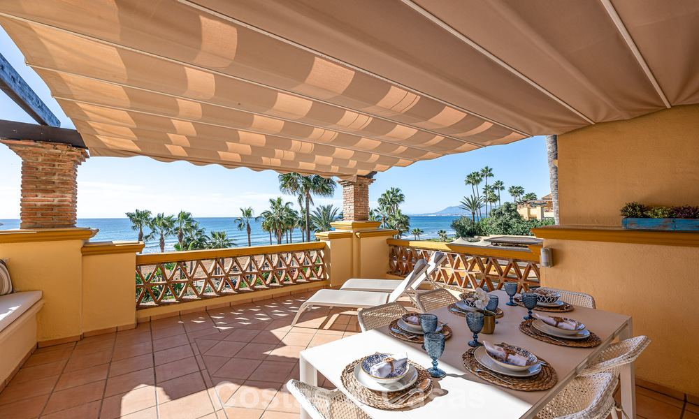 Amplio apartamento de 3 dormitorios con vistas panorámicas al mar en venta en un complejo de playa al este del centro de Marbella 774709