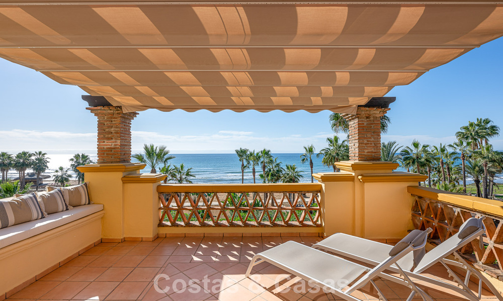 Amplio apartamento de 3 dormitorios con vistas panorámicas al mar en venta en un complejo de playa al este del centro de Marbella 774711