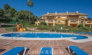 Amplio apartamento de 3 dormitorios con vistas panorámicas al mar en venta en un complejo de playa al este del centro de Marbella 774717 