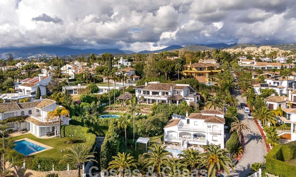 Preciosa villa de estilo español con impresionantes vistas al mar en venta en Elviria, Marbella Este 774736