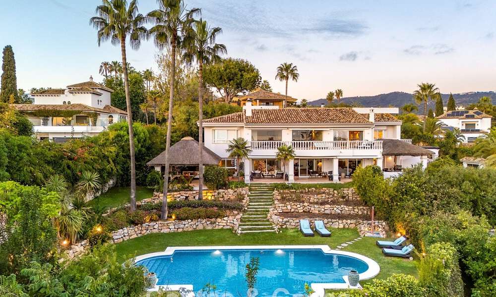 Preciosa villa de estilo español con impresionantes vistas al mar en venta en Elviria, Marbella Este 774737