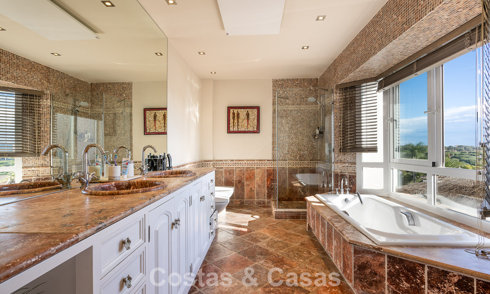 Preciosa villa de estilo español con impresionantes vistas al mar en venta en Elviria, Marbella Este 774744