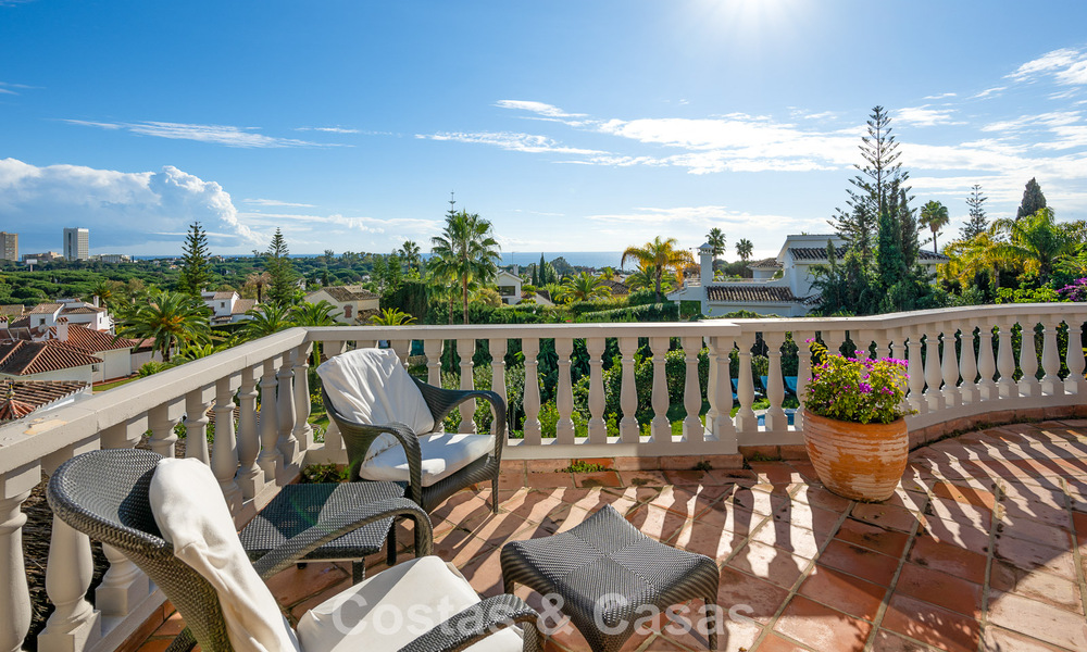 Preciosa villa de estilo español con impresionantes vistas al mar en venta en Elviria, Marbella Este 774747