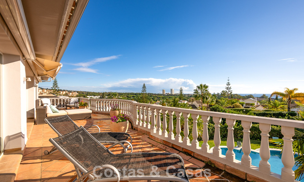 Preciosa villa de estilo español con impresionantes vistas al mar en venta en Elviria, Marbella Este 774756