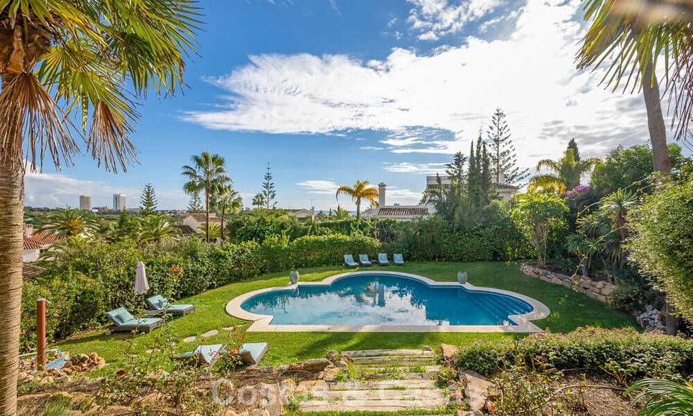 Preciosa villa de estilo español con impresionantes vistas al mar en venta en Elviria, Marbella Este 774772