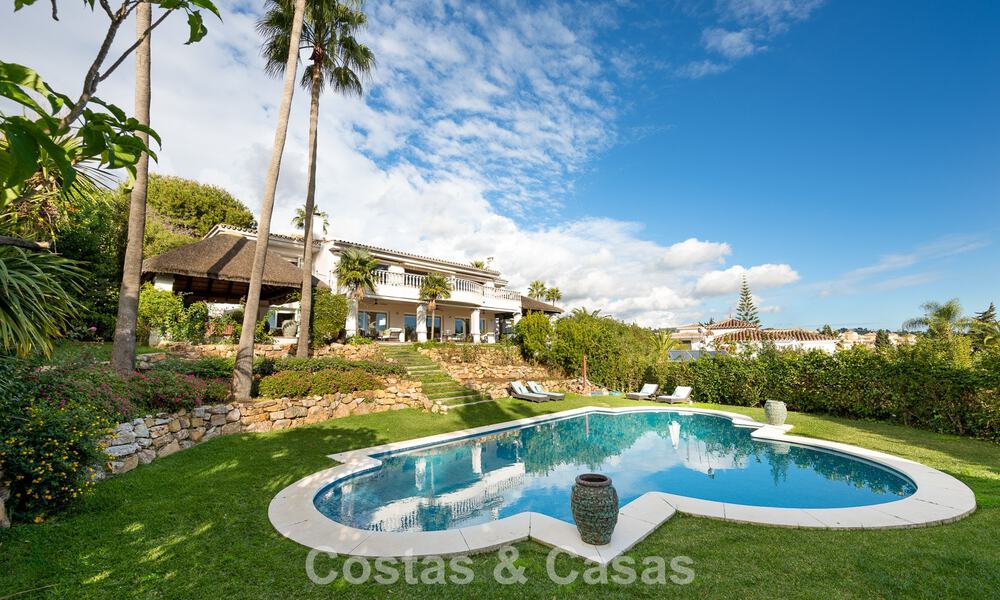 Preciosa villa de estilo español con impresionantes vistas al mar en venta en Elviria, Marbella Este 774773