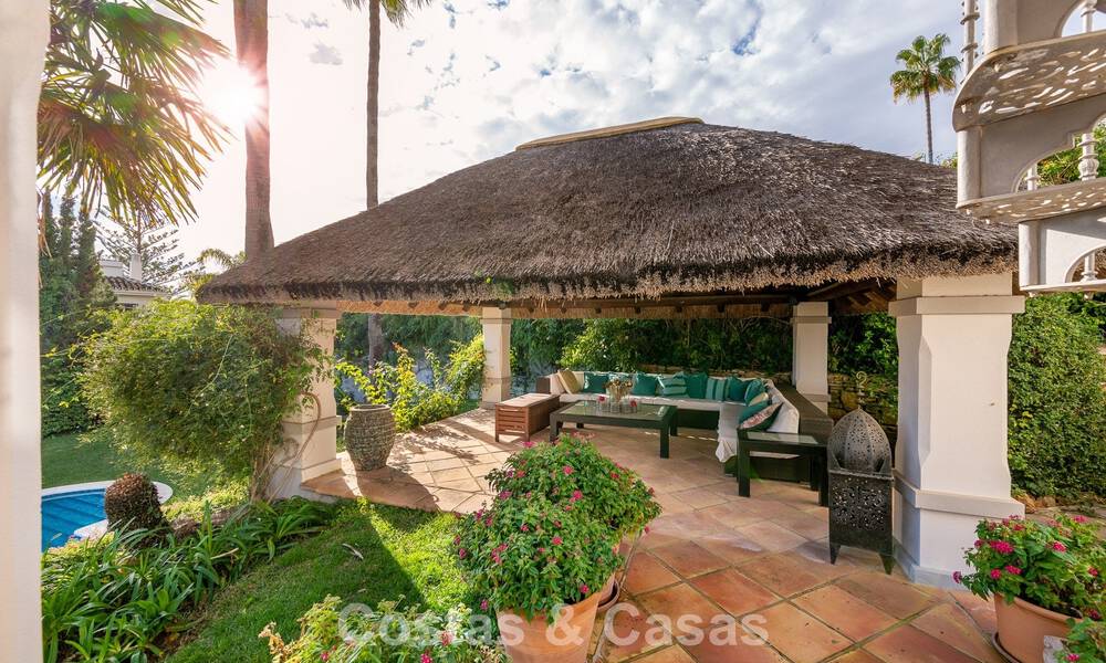 Preciosa villa de estilo español con impresionantes vistas al mar en venta en Elviria, Marbella Este 774777