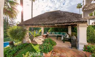 Preciosa villa de estilo español con impresionantes vistas al mar en venta en Elviria, Marbella Este 774777 