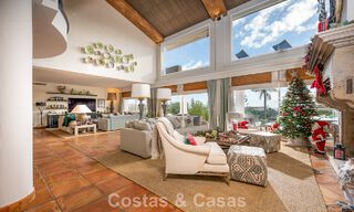Preciosa villa de estilo español con impresionantes vistas al mar en venta en Elviria, Marbella Este 774794 