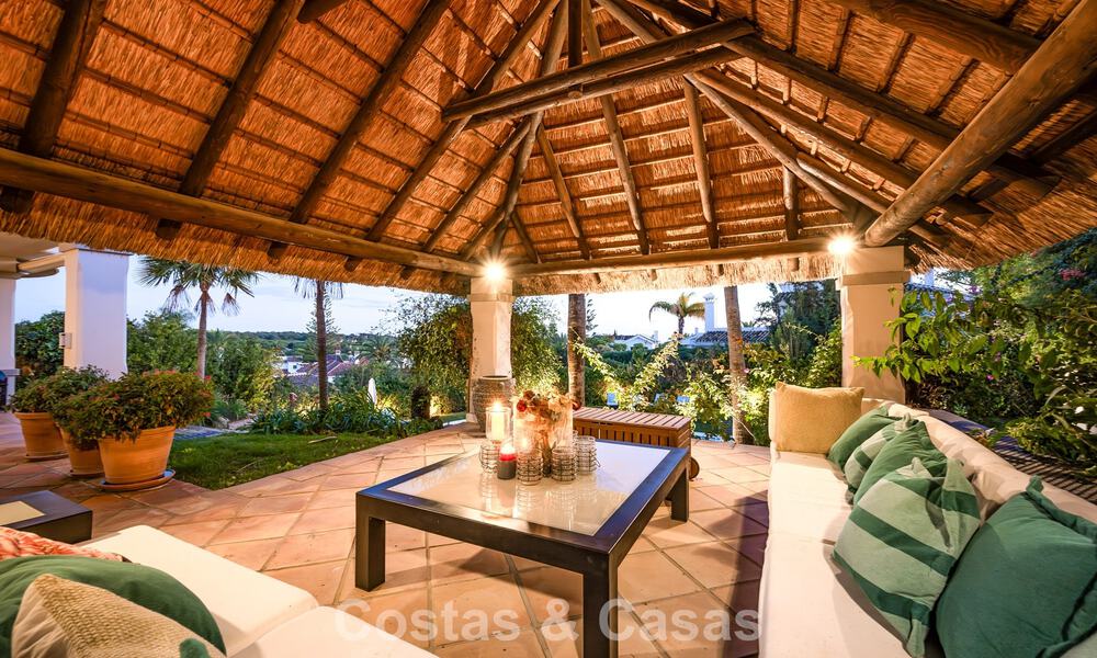 Preciosa villa de estilo español con impresionantes vistas al mar en venta en Elviria, Marbella Este 774797
