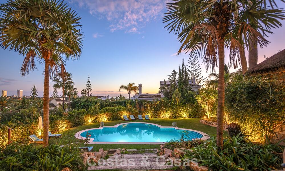 Preciosa villa de estilo español con impresionantes vistas al mar en venta en Elviria, Marbella Este 774800