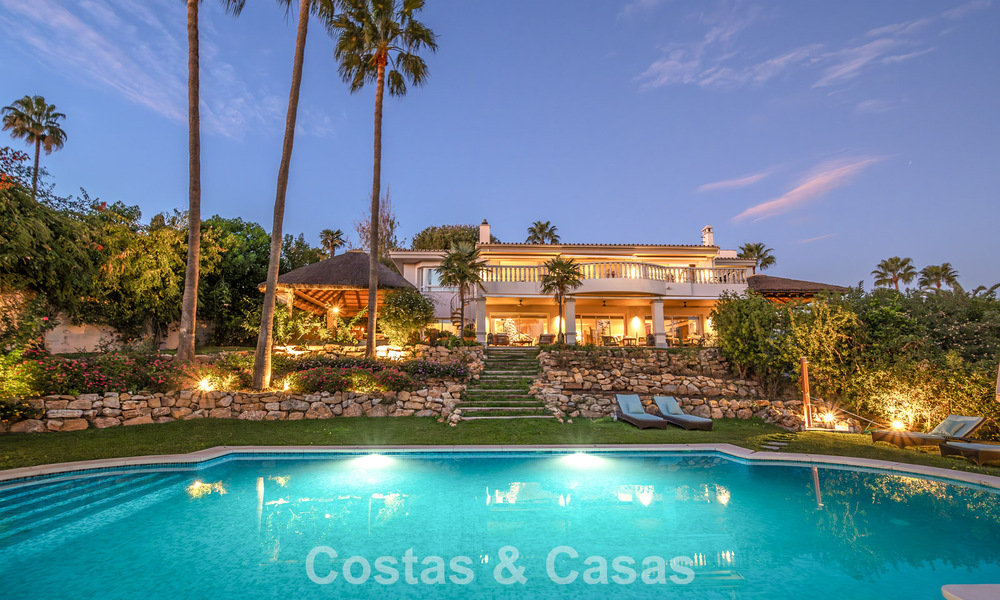 Preciosa villa de estilo español con impresionantes vistas al mar en venta en Elviria, Marbella Este 774804
