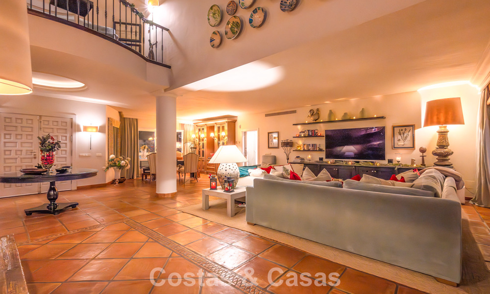 Preciosa villa de estilo español con impresionantes vistas al mar en venta en Elviria, Marbella Este 774811
