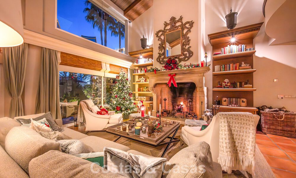 Preciosa villa de estilo español con impresionantes vistas al mar en venta en Elviria, Marbella Este 774812
