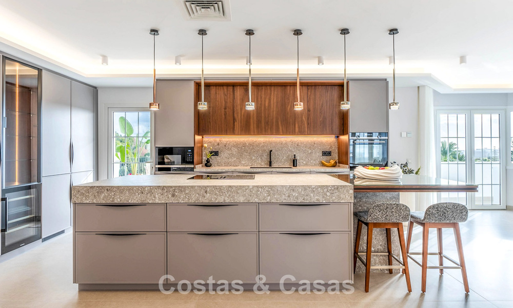 Precioso ático doble con vistas al mar en venta a poca distancia de Puerto Banús, Marbella 774865