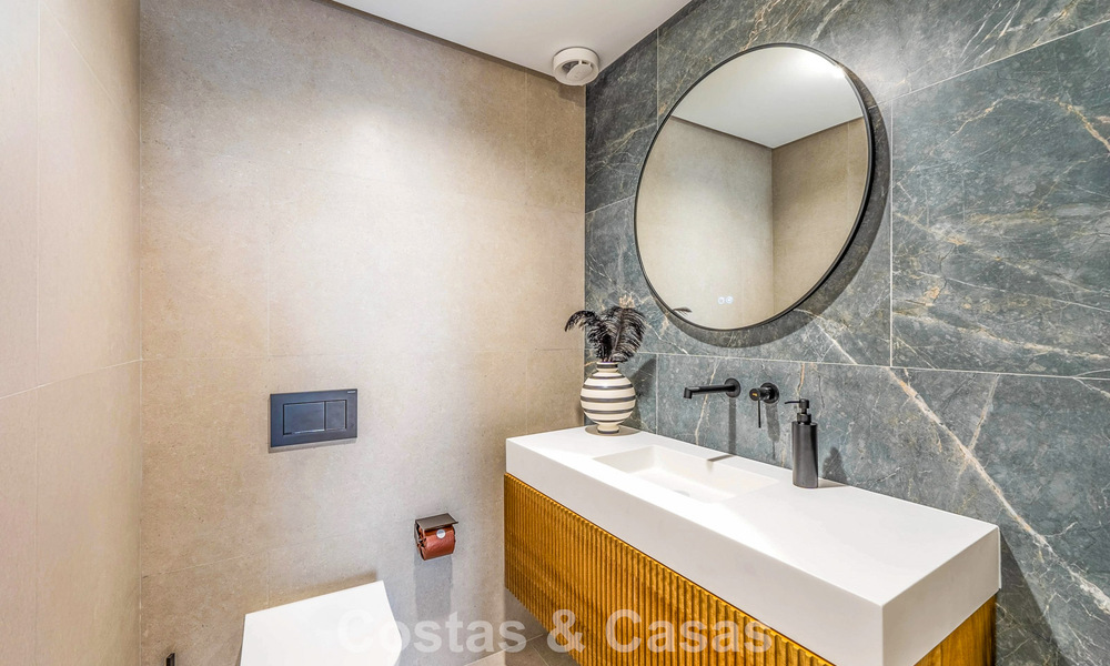 Precioso ático doble con vistas al mar en venta a poca distancia de Puerto Banús, Marbella 774870