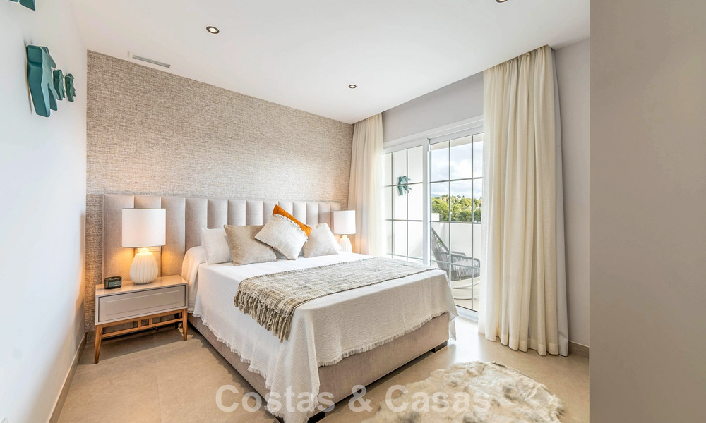 Precioso ático doble con vistas al mar en venta a poca distancia de Puerto Banús, Marbella 774871