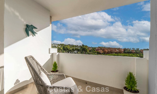Precioso ático doble con vistas al mar en venta a poca distancia de Puerto Banús, Marbella 774873 