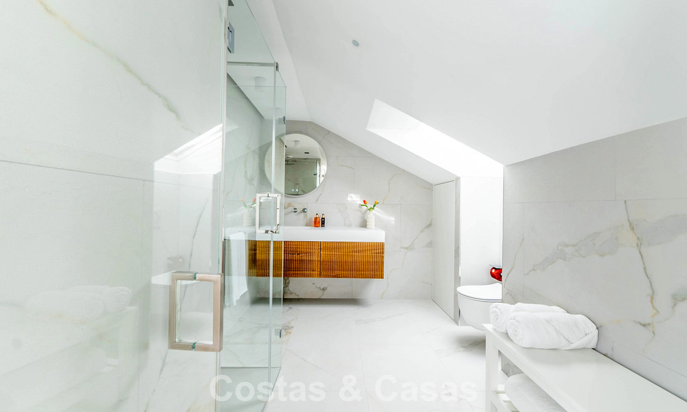 Precioso ático doble con vistas al mar en venta a poca distancia de Puerto Banús, Marbella 774884