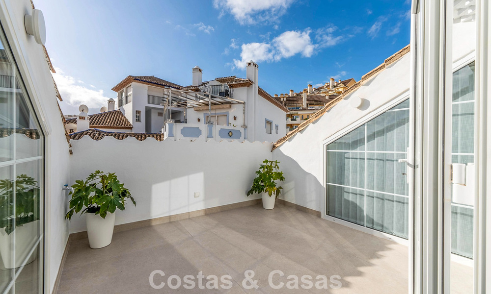 Precioso ático doble con vistas al mar en venta a poca distancia de Puerto Banús, Marbella 774886