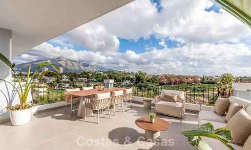 Precioso ático doble con vistas al mar en venta a poca distancia de Puerto Banús, Marbella 774890