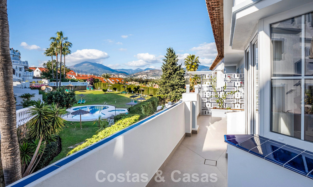 Precioso ático doble con vistas al mar en venta a poca distancia de Puerto Banús, Marbella 774898