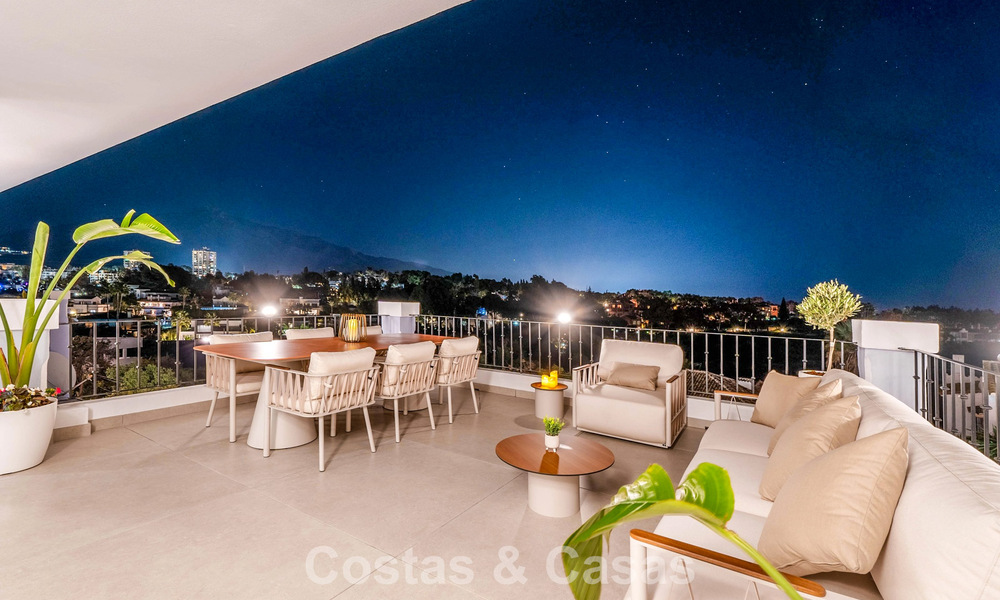 Precioso ático doble con vistas al mar en venta a poca distancia de Puerto Banús, Marbella 774899