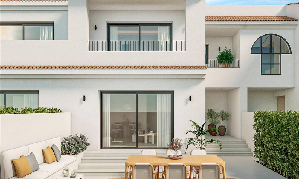 Casa adosada contemporánea de estilo mediterráneo en venta a poca distancia de la playa de San Pedro Playa, Marbella 774910