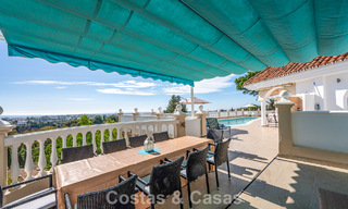 Villa clásica mediterránea en venta con vistas panorámicas al mar en una exclusiva comunidad cerrada en Marbella - Benahavis 774912 
