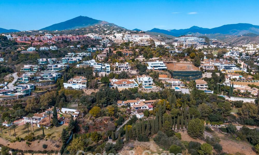 Villa clásica mediterránea en venta con vistas panorámicas al mar en una exclusiva comunidad cerrada en Marbella - Benahavis 774918
