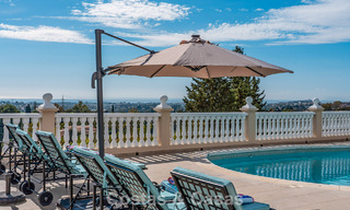Villa clásica mediterránea en venta con vistas panorámicas al mar en una exclusiva comunidad cerrada en Marbella - Benahavis 774919 