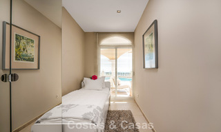 Villa clásica mediterránea en venta con vistas panorámicas al mar en una exclusiva comunidad cerrada en Marbella - Benahavis 774926 