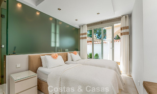 Villa clásica mediterránea en venta con vistas panorámicas al mar en una exclusiva comunidad cerrada en Marbella - Benahavis 774928 