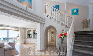 Villa clásica mediterránea en venta con vistas panorámicas al mar en una exclusiva comunidad cerrada en Marbella - Benahavis 774930 