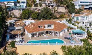 Villa clásica mediterránea en venta con vistas panorámicas al mar en una exclusiva comunidad cerrada en Marbella - Benahavis 774935 