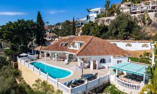 Villa clásica mediterránea en venta con vistas panorámicas al mar en una exclusiva comunidad cerrada en Marbella - Benahavis 774938 
