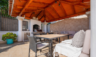 Villa clásica mediterránea en venta con vistas panorámicas al mar en una exclusiva comunidad cerrada en Marbella - Benahavis 774944 