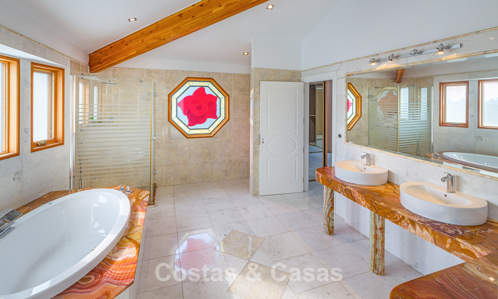 Majestuosa villa de lujo con impresionantes vistas al mar en venta, en una urbanización solicitada de Benahavis - Marbella 774955
