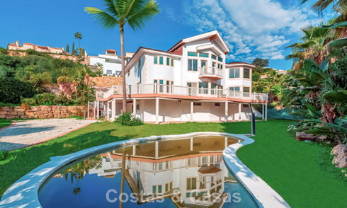 Majestuosa villa de lujo con impresionantes vistas al mar en venta, en una urbanización solicitada de Benahavis - Marbella 774959