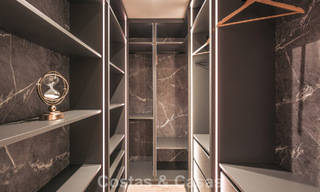 Casa adosada de lujo renovada con vistas al mar en venta, en una zona residencial cerrada en la Milla de Oro de Marbella 774965 