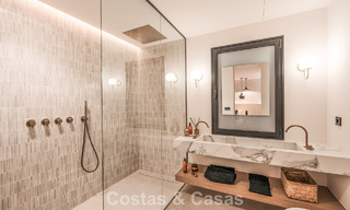 Casa adosada de lujo renovada con vistas al mar en venta, en una zona residencial cerrada en la Milla de Oro de Marbella 774966 