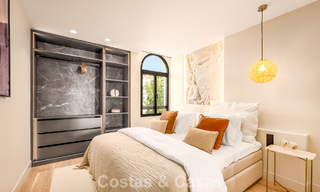 Casa adosada de lujo renovada con vistas al mar en venta, en una zona residencial cerrada en la Milla de Oro de Marbella 774980 