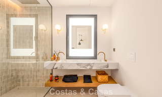 Casa adosada de lujo renovada con vistas al mar en venta, en una zona residencial cerrada en la Milla de Oro de Marbella 774984 