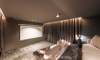 Casa adosada de lujo renovada con vistas al mar en venta, en una zona residencial cerrada en la Milla de Oro de Marbella 774989 